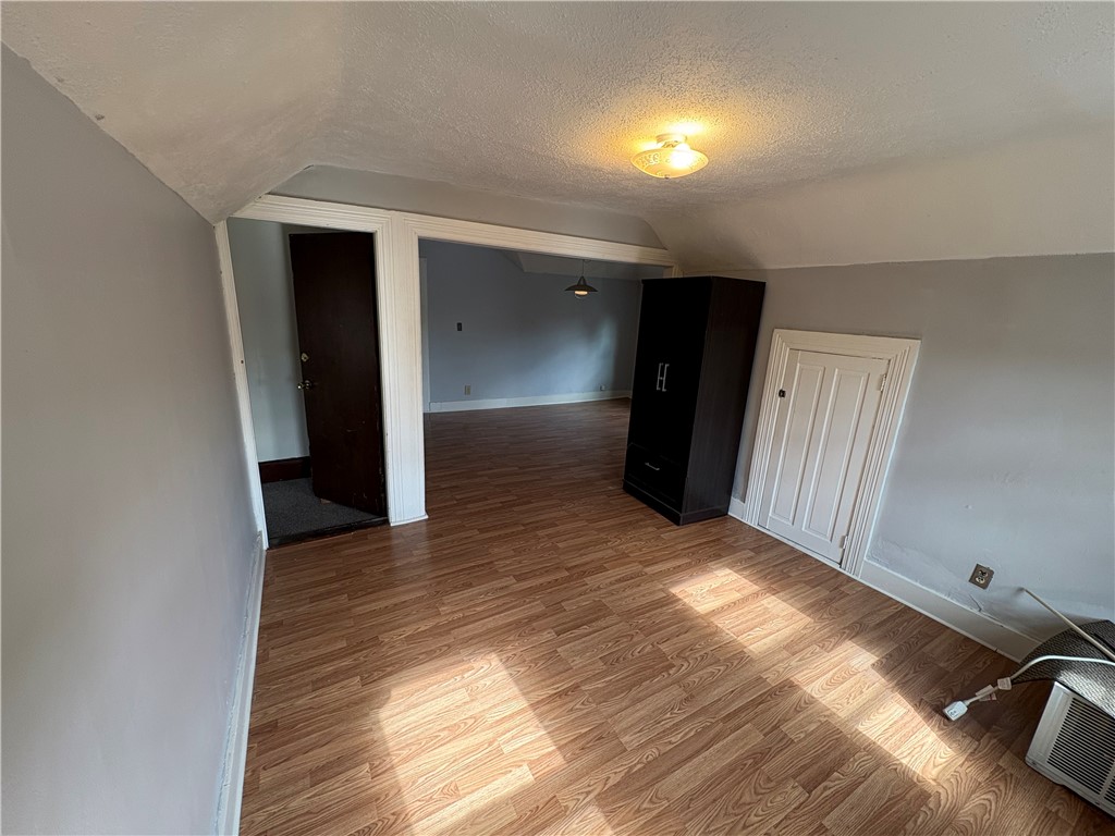 137 Rutherglen Avenue Providence, RI 02907 - Photo 25 of 37 Unit 3 living room.