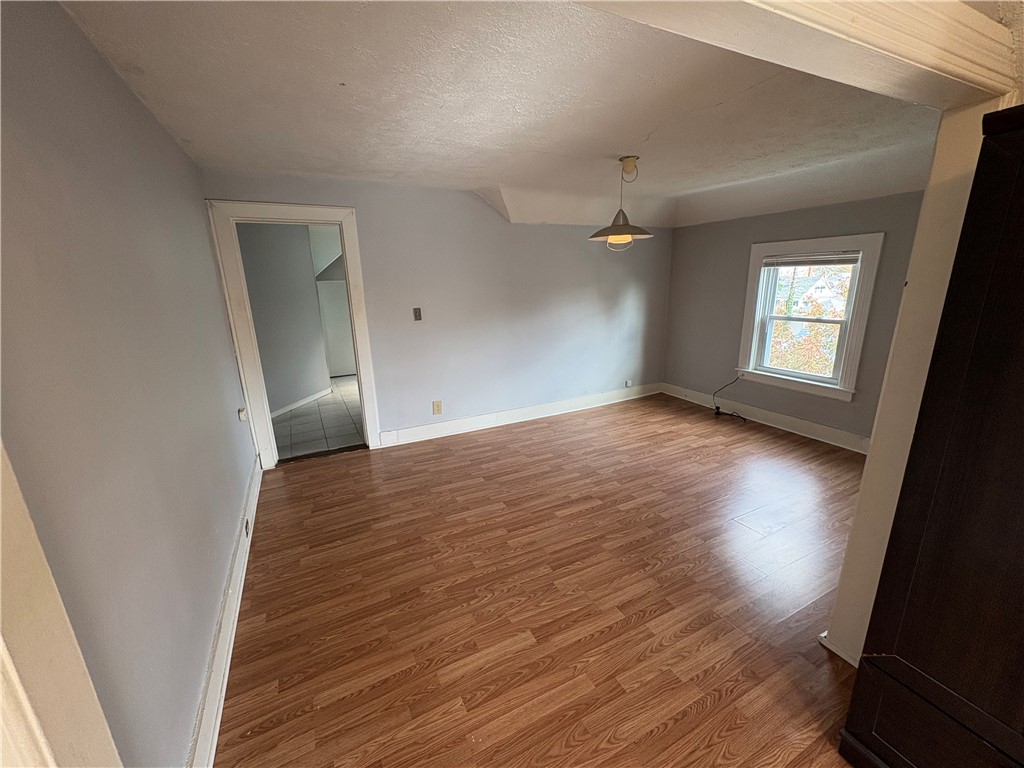 137 Rutherglen Avenue Providence, RI 02907 - Photo 27 of 37 Unit 3 liviing room.