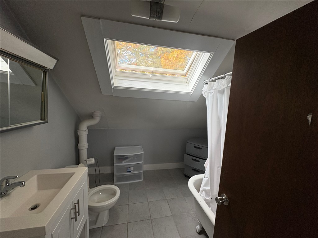 137 Rutherglen Avenue Providence, RI 02907 - Photo 32 of 37 Unit 3 bathroom.