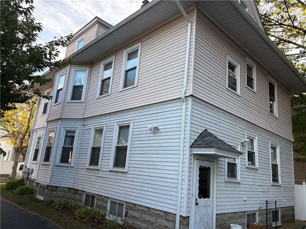 137 Rutherglen Avenue Providence, RI 02907 - Photo 36 of 37