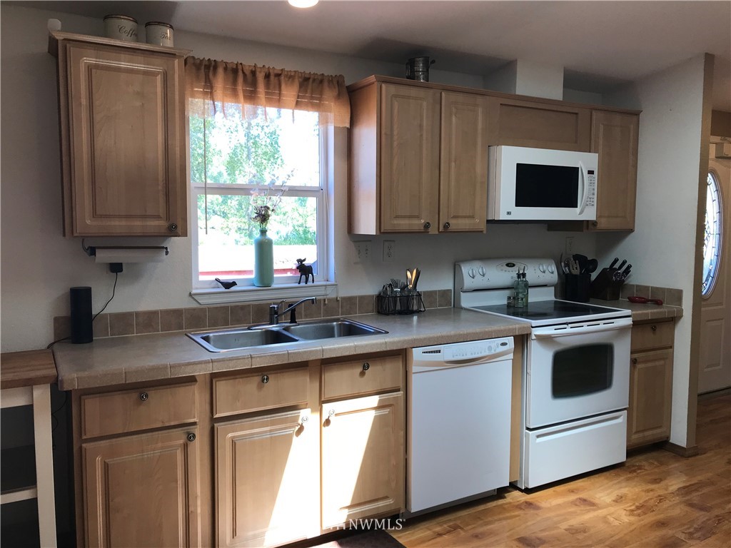 467 West Birnie Slough Road Cathlamet, WA 98612 - Photo 11 of 21 Gallery Image 11