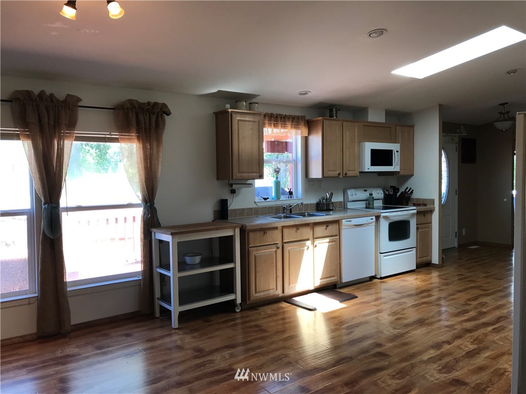 467 West Birnie Slough Road Cathlamet, WA 98612 - Photo 12 of 21 Gallery Image 12