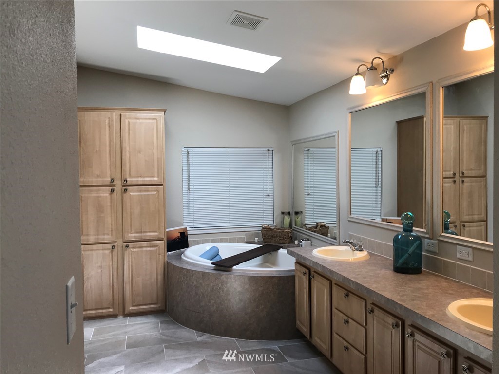467 West Birnie Slough Road Cathlamet, WA 98612 - Photo 18 of 21 Gallery Image 18