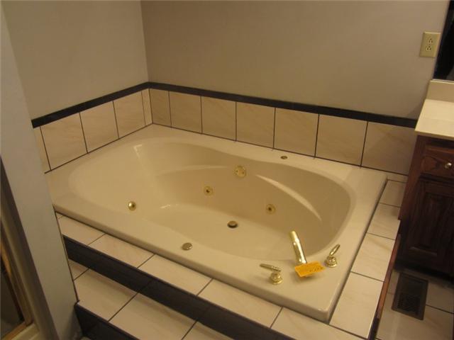 172 Cave Springs Road Lebanon, TN 37087 - Photo 16 of 19 Soak in your spa like tub! |