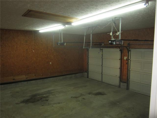 172 Cave Springs Road Lebanon, TN 37087 - Photo 10 of 19 Huge two car attached garage |