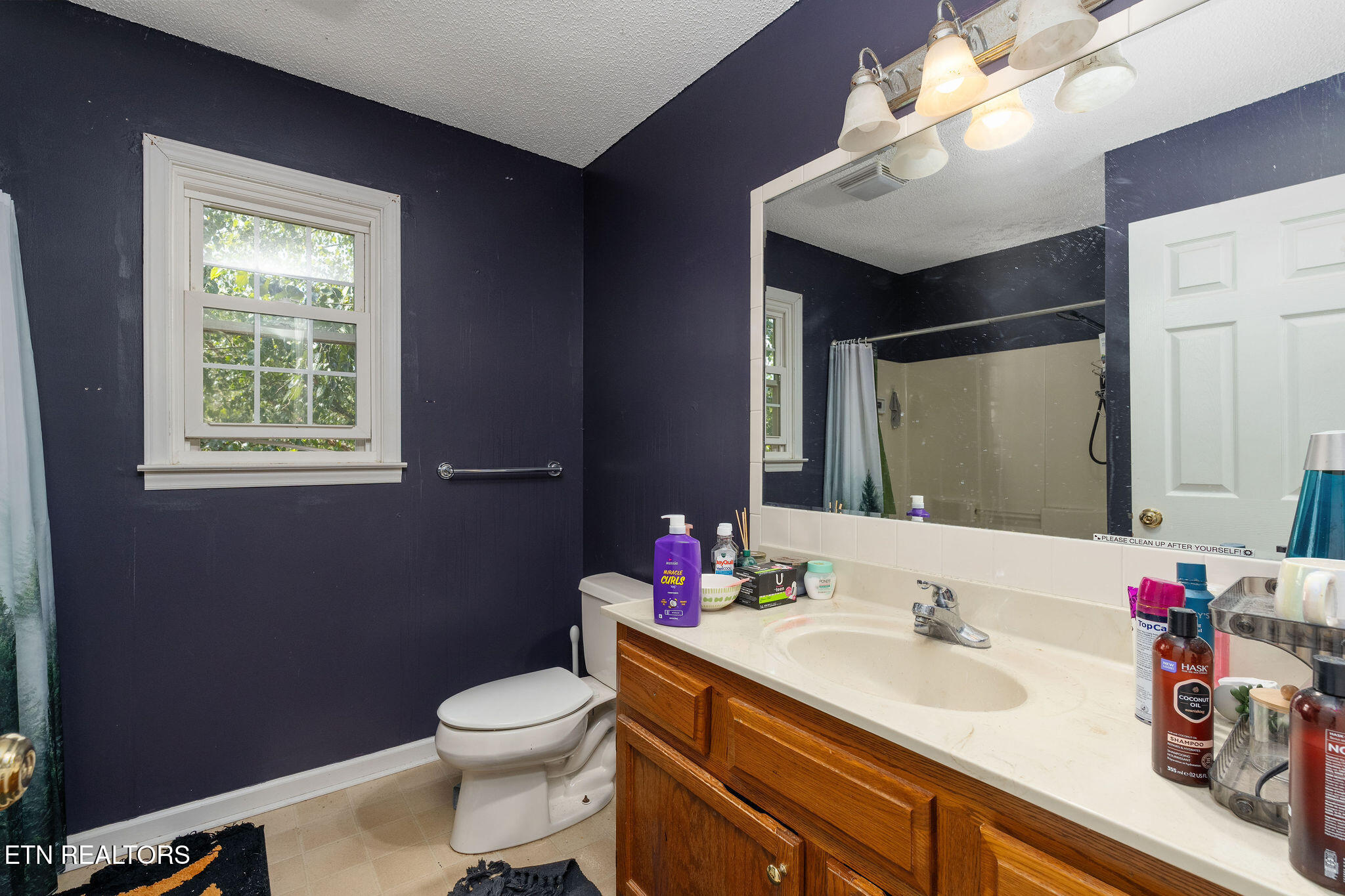 212 Pickens Road Kingsport, TN 37663 - Photo 39 of 49 FULL BATHROOM