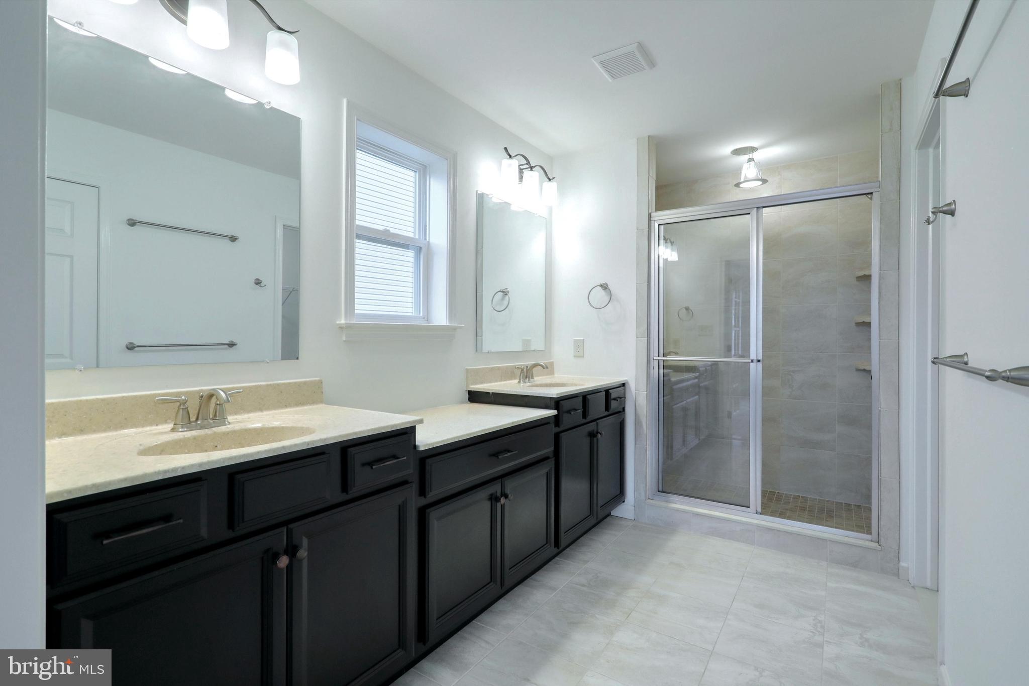 703 Duquesne Road York, PA 17402 - Photo 4 of 36 Gallery Image 4