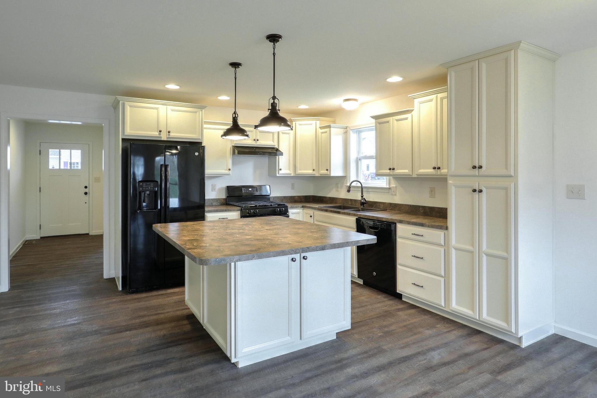 703 Duquesne Road York, PA 17402 - Photo 9 of 36 Gallery Image 9