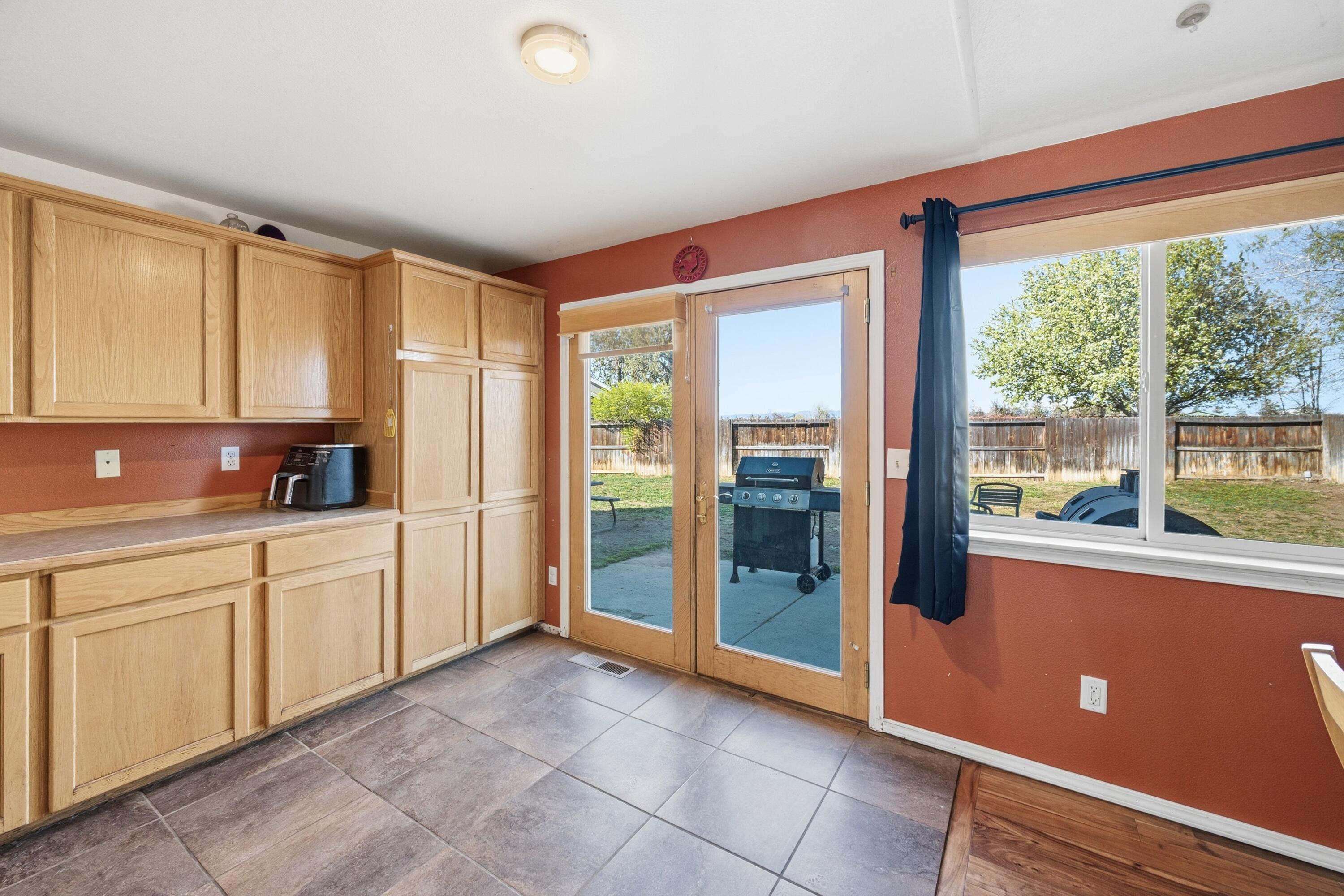 2113 Northwest 22nd Street Redmond, OR 97756 - Photo 10 of 40 TPark_8745_041726