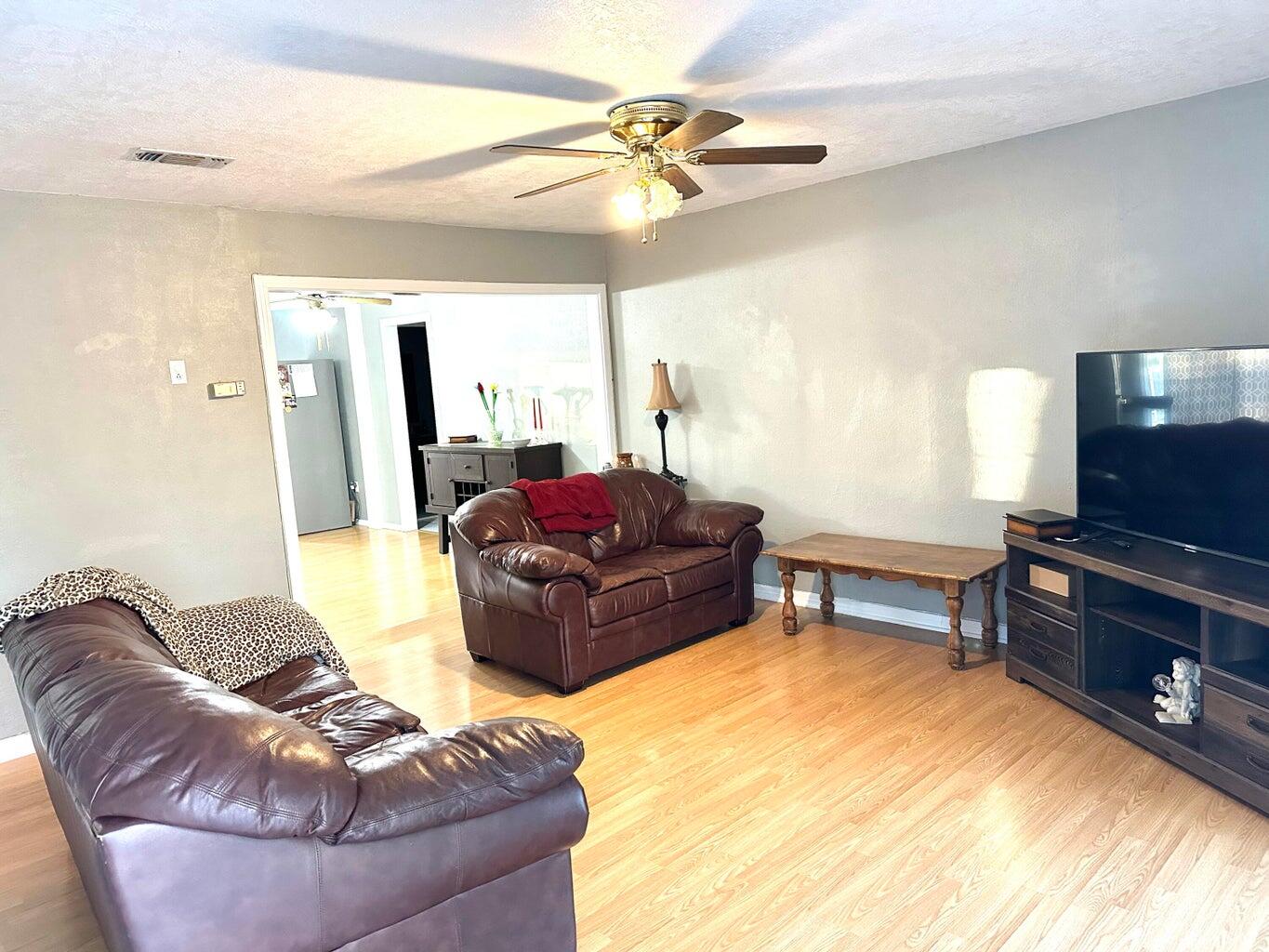401 Xenia Street Plainview, TX 79072 - Photo 3 of 20 a living room with furniture and a flat screen tv