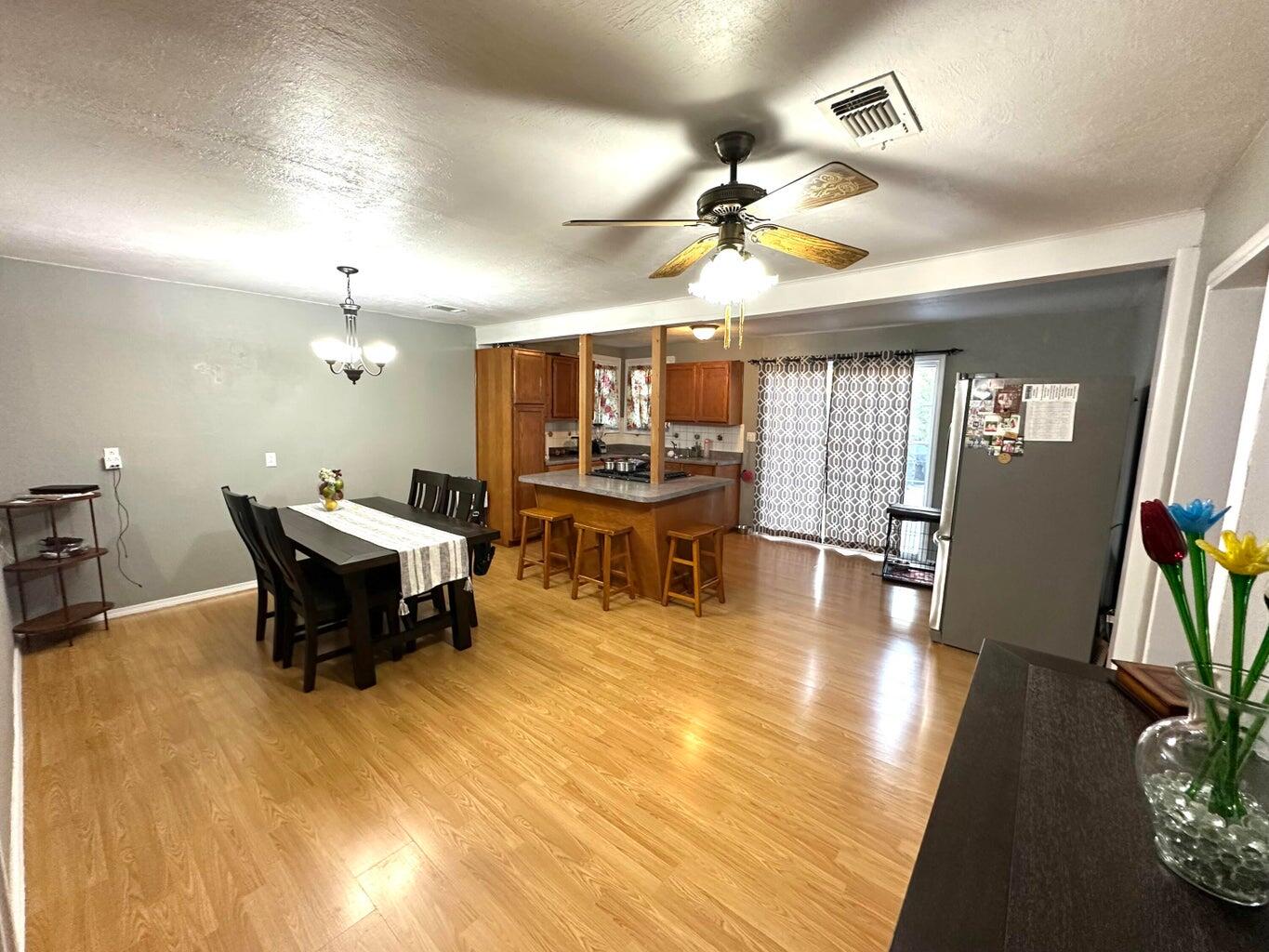 401 Xenia Street Plainview, TX 79072 - Photo 8 of 20 a living room with dining room furniture and a large window