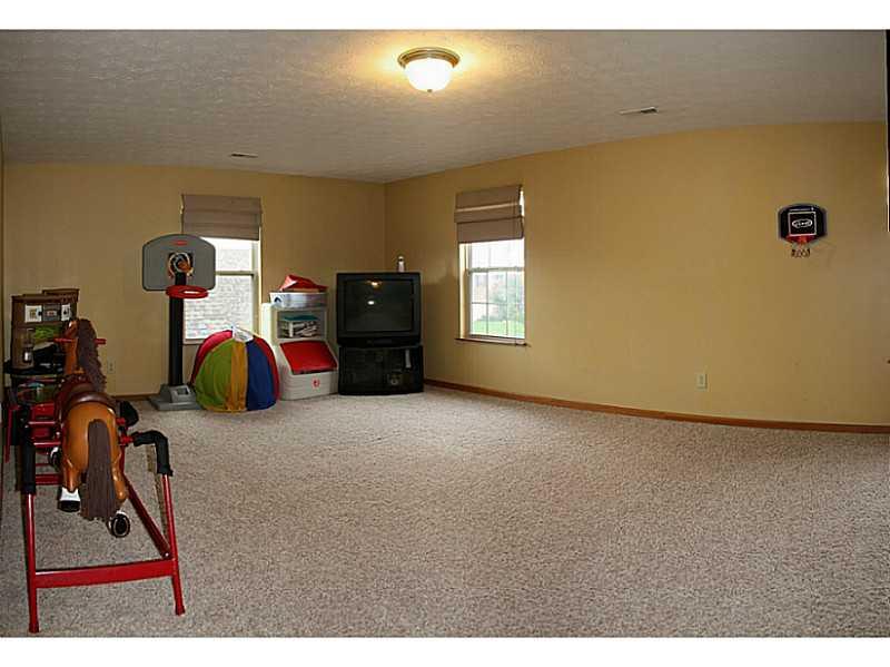 912 Schmitt Road Indianapolis, IN 46239 - Photo 11 of 24