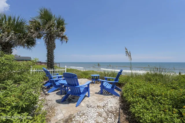 a house view with a outdoor space