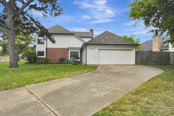 a front view of house with yard and garage
