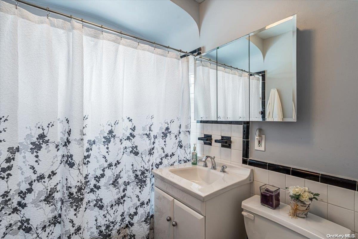 84-48 252nd Street Queens, NY 11426 - Photo 11 of 26