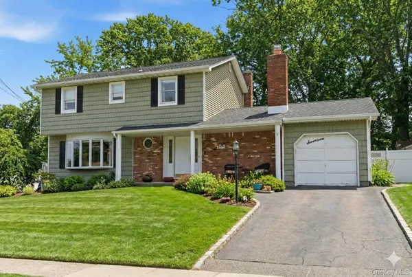 $599,900 | 17 Soundway Drive, Rocky Point, NY 11778