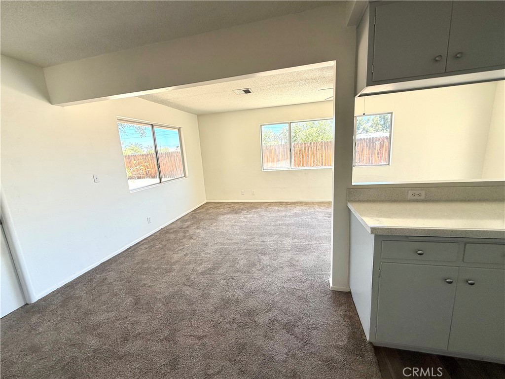 20565 Winona Road Apple Valley, CA 92308 - Photo 7 of 32 Dining room/family room/kitchen