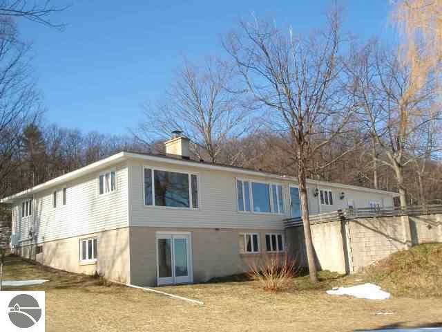 7470 East Shore Road Traverse City, MI 49686 - Photo 7 of 25 1723173-6.JPG