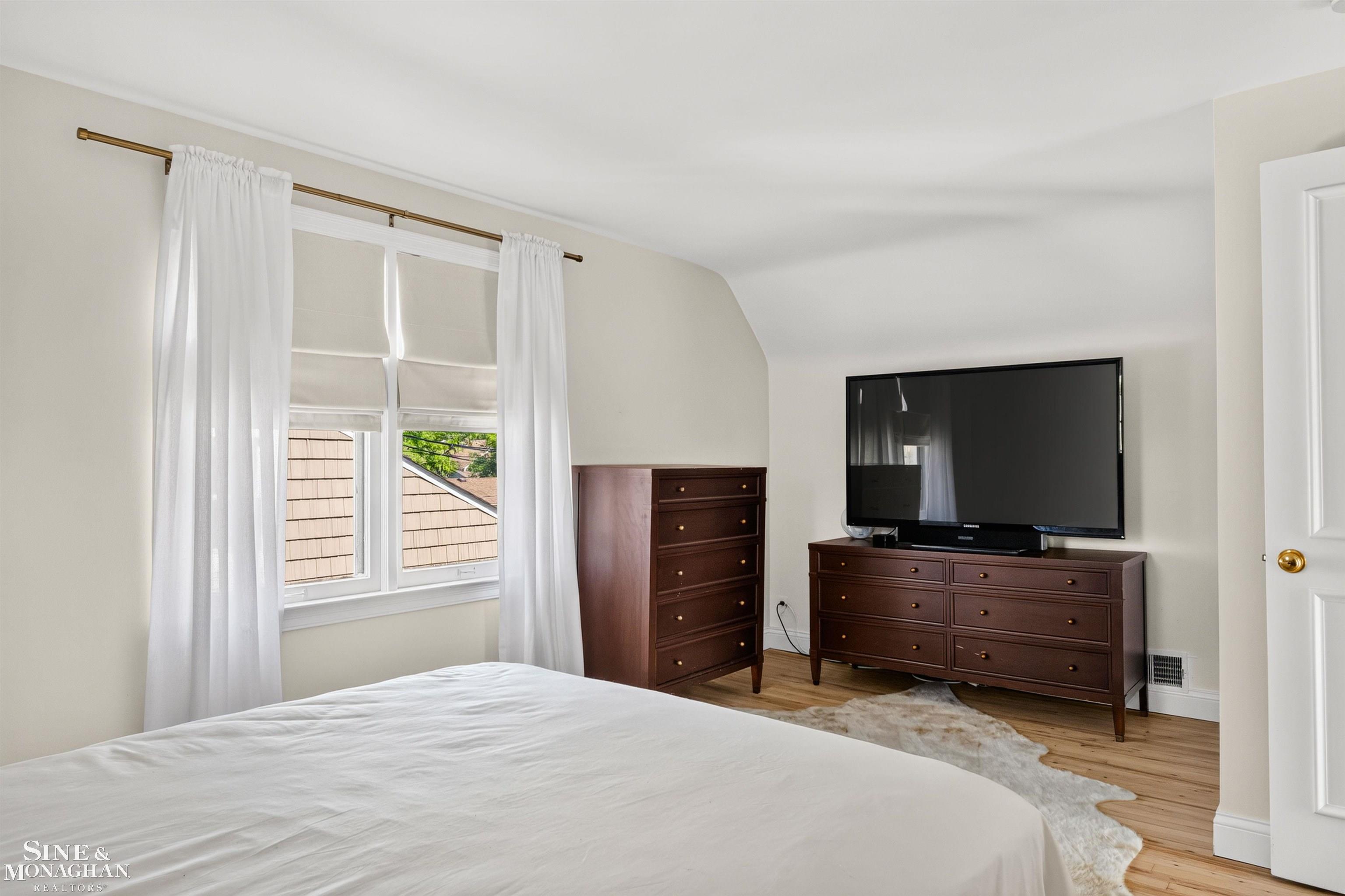 1776 Hampton Road Grosse Pointe, MI 48236 - Photo 23 of 37 50213018-eb55926f-c383-4bb8-ac18-3e756cf4cb7a.JPG