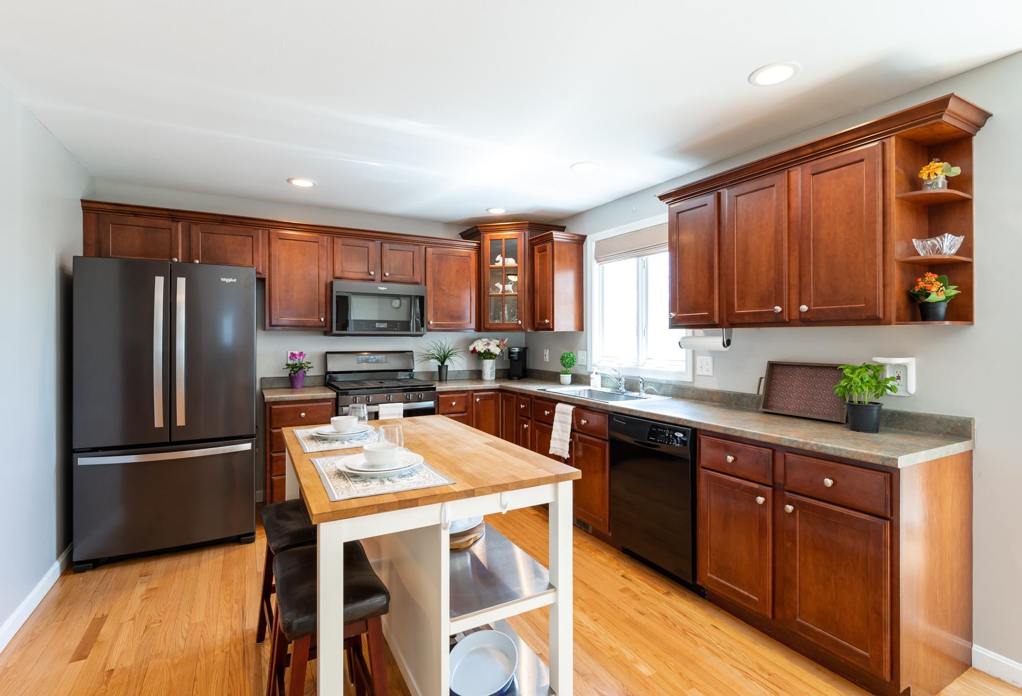 28 Normandy Way Nashua, NH 03063 - Photo 11 of 40