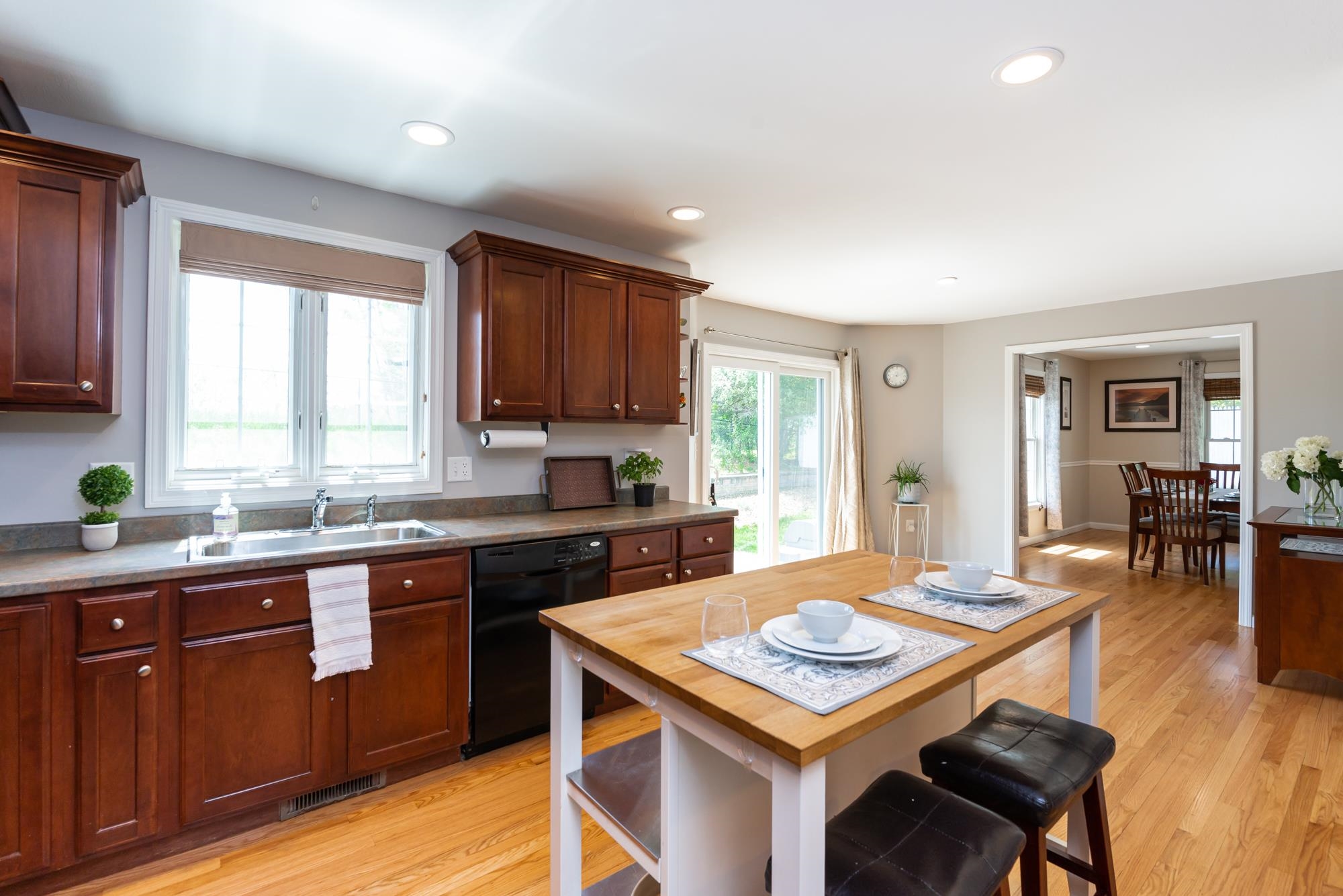 28 Normandy Way Nashua, NH 03063 - Photo 13 of 40