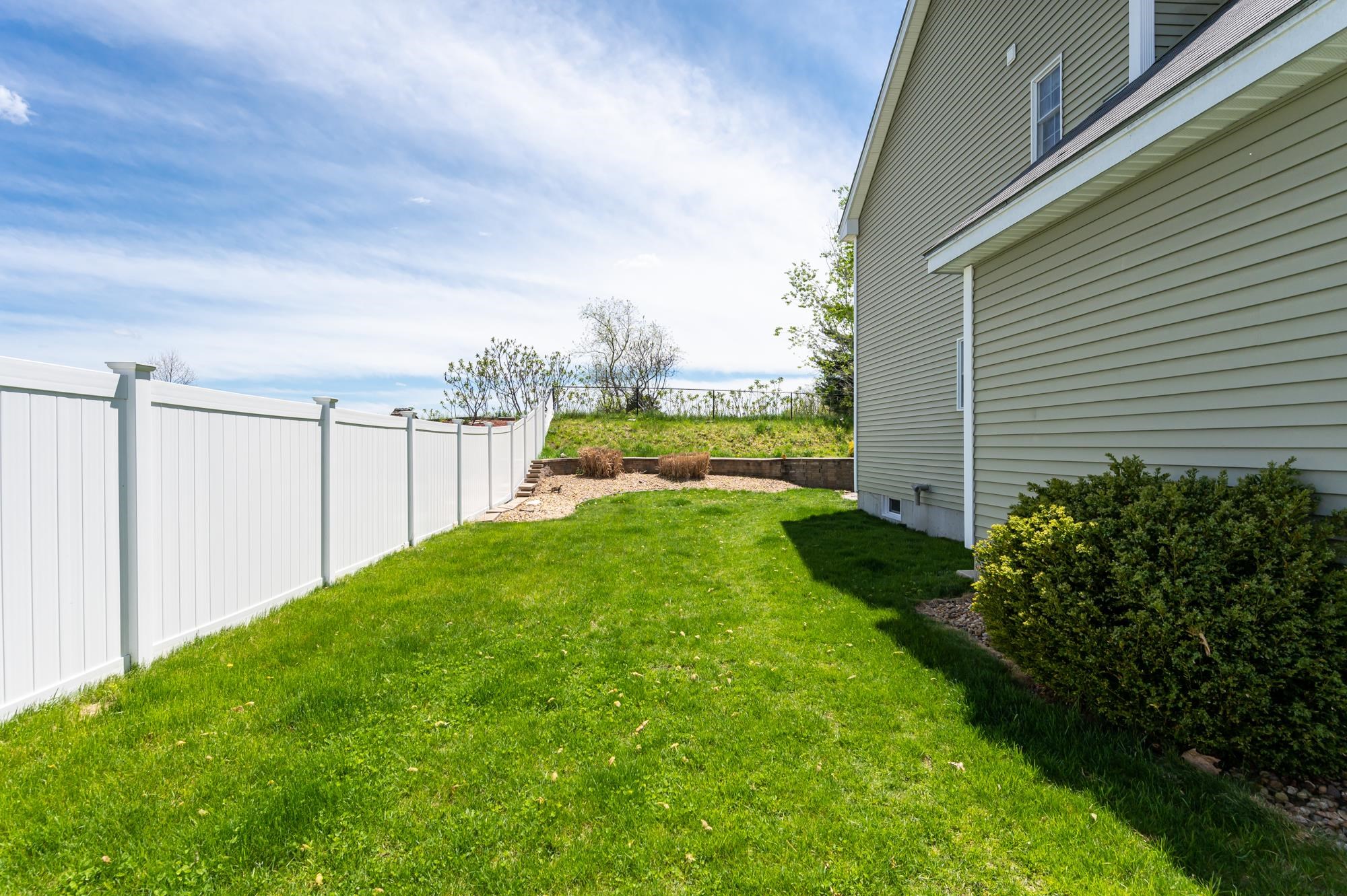 28 Normandy Way Nashua, NH 03063 - Photo 36 of 40