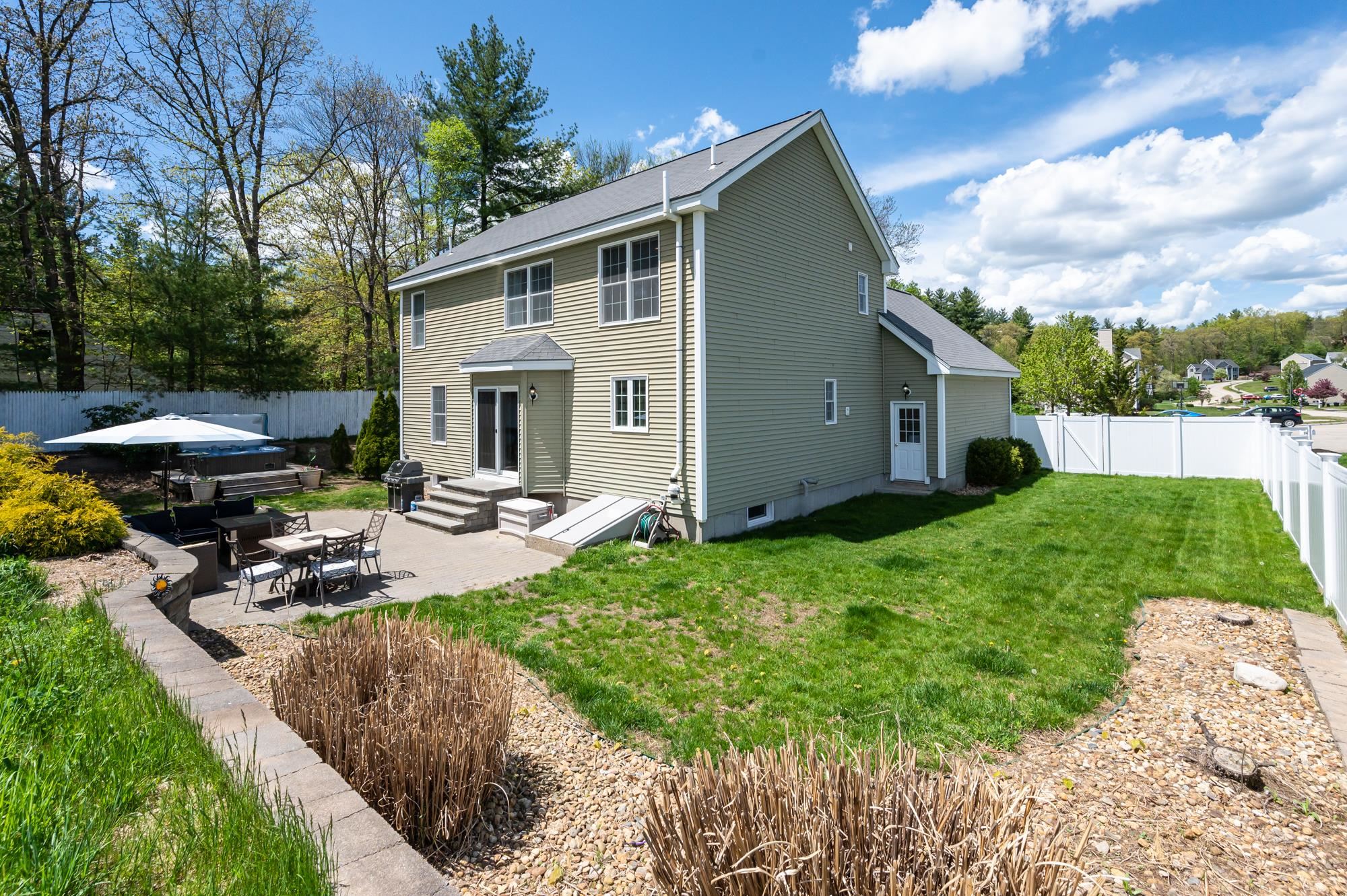 28 Normandy Way Nashua, NH 03063 - Photo 37 of 40