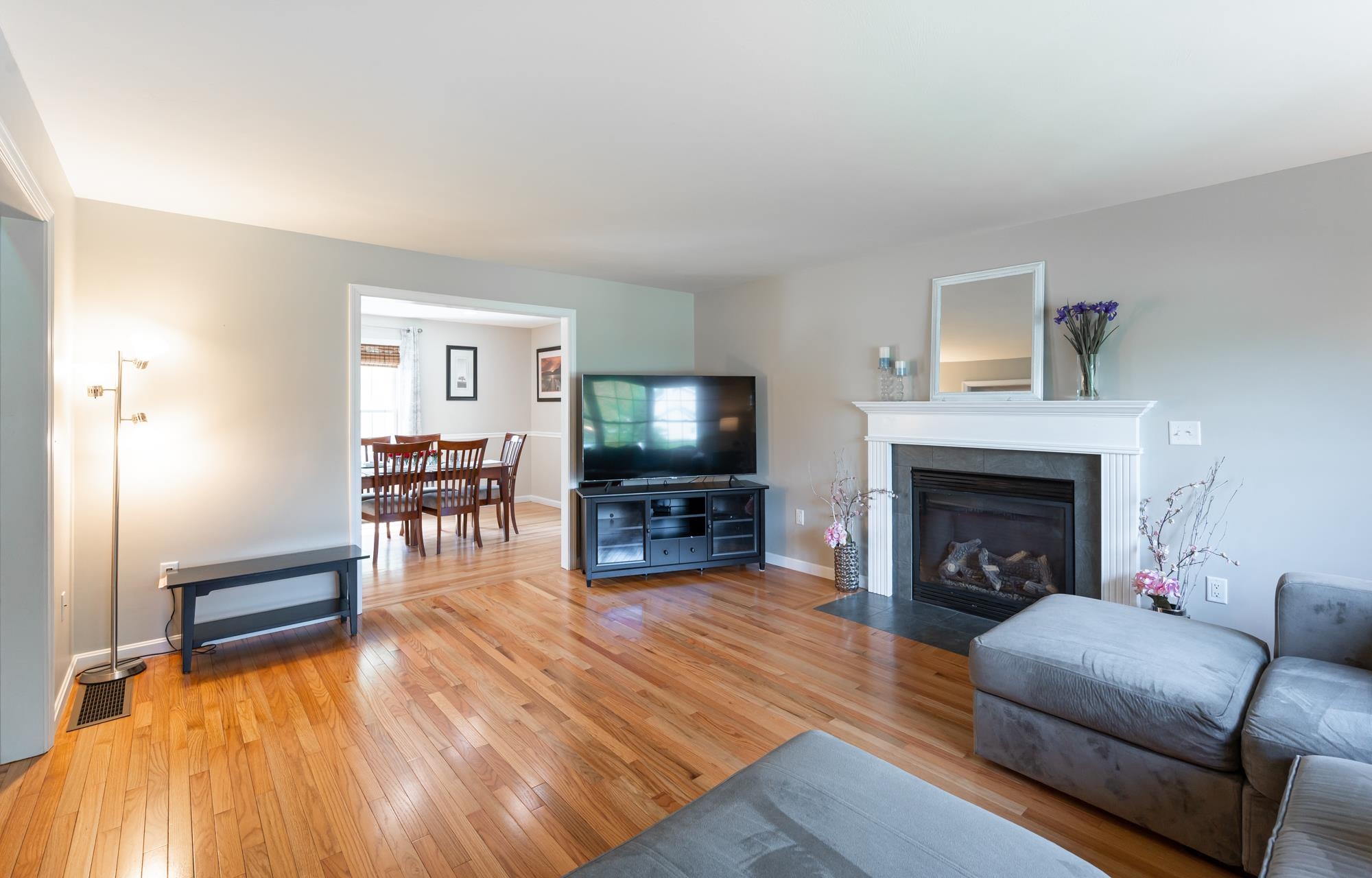 28 Normandy Way Nashua, NH 03063 - Photo 5 of 40