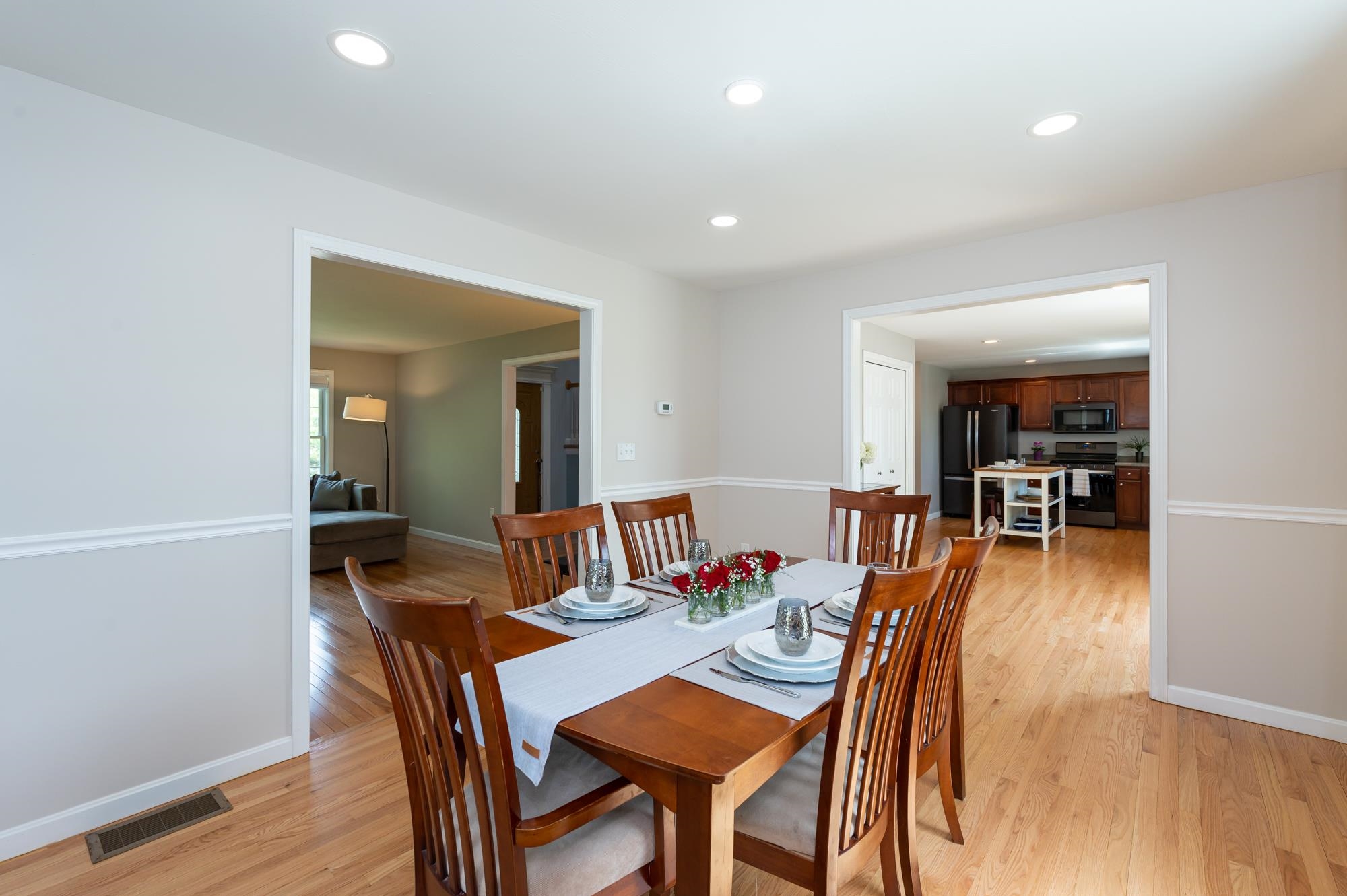 28 Normandy Way Nashua, NH 03063 - Photo 8 of 40