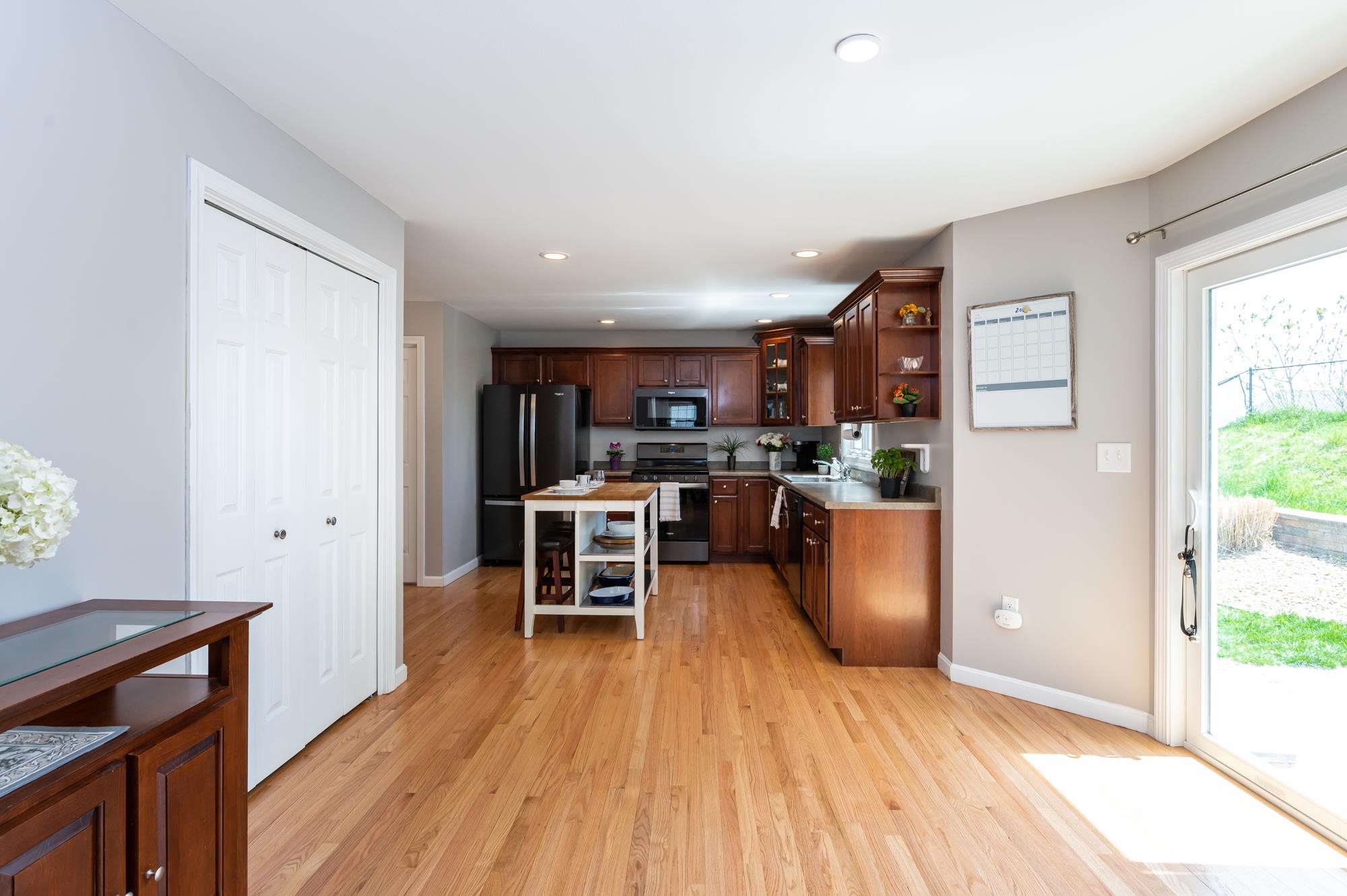 28 Normandy Way Nashua, NH 03063 - Photo 9 of 40