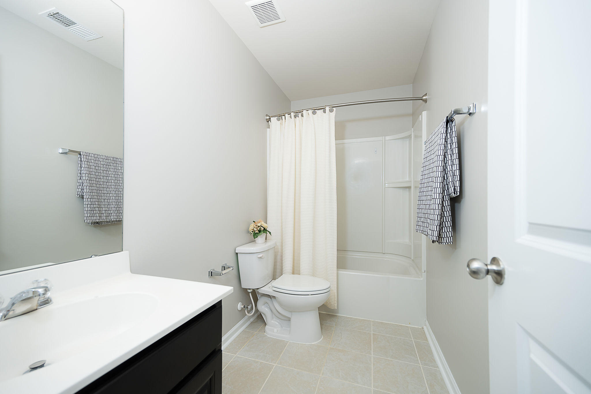 190 Brookhaven Road Summerville, SC 29486 - Photo 21 of 30 Guest Bathroom