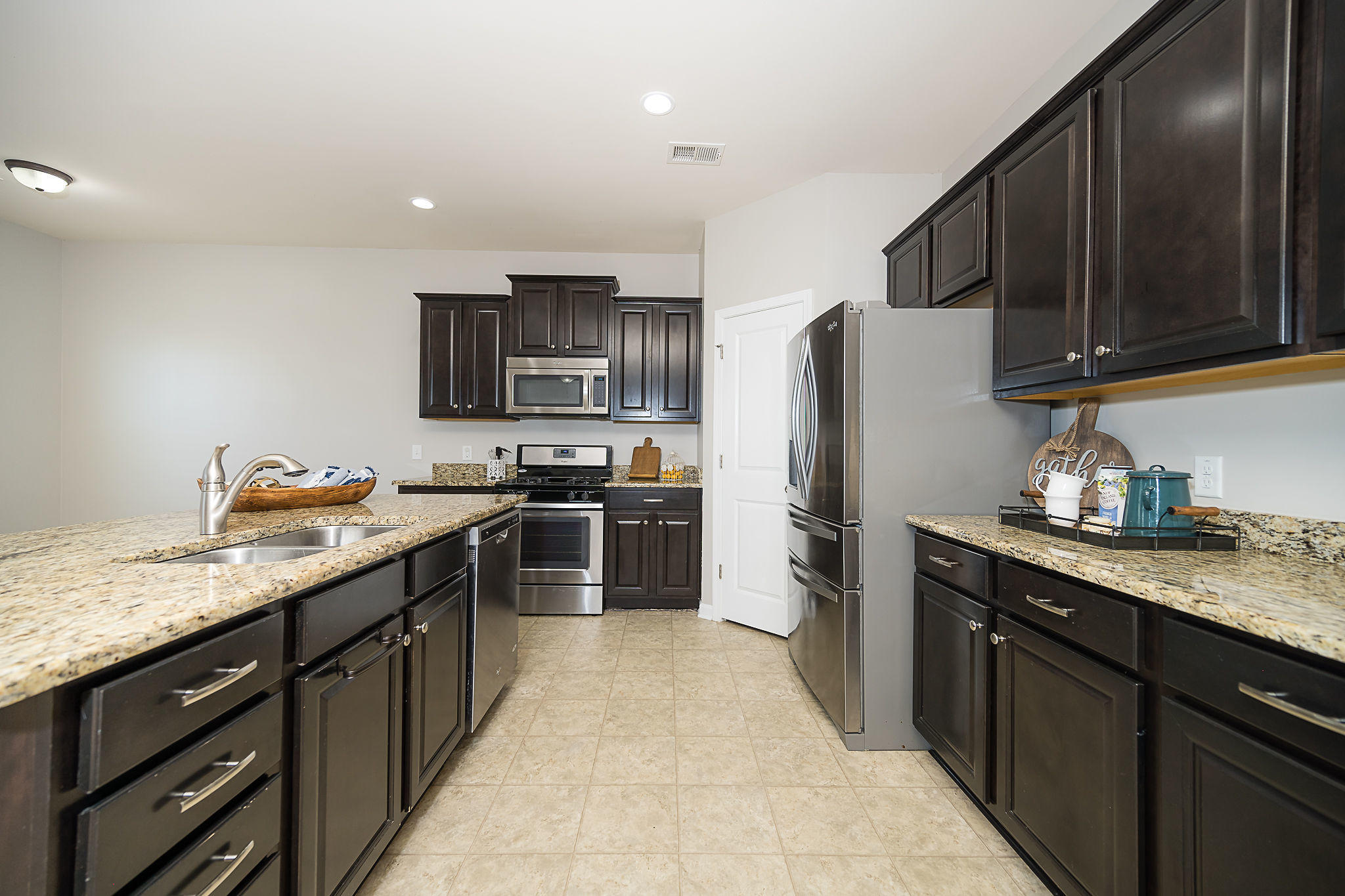 190 Brookhaven Road Summerville, SC 29486 - Photo 8 of 30 Kitchen