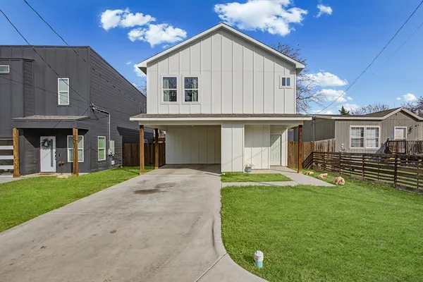 $1,900 | 803 4th Street, Lockhart, TX 78644