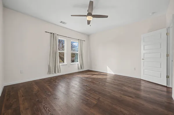 $1,900 | 803 4th Street, Lockhart, TX 78644