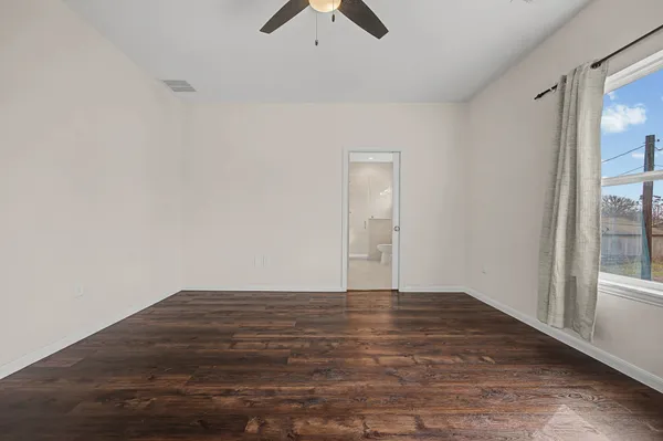 $1,900 | 803 4th Street, Lockhart, TX 78644