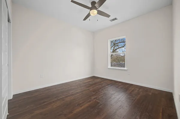 $1,900 | 803 4th Street, Lockhart, TX 78644