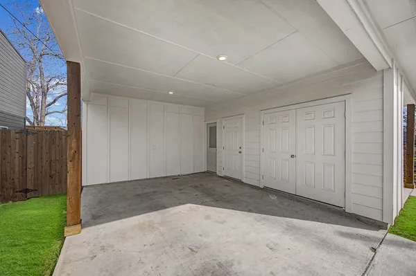 $1,900 | 803 4th Street, Lockhart, TX 78644