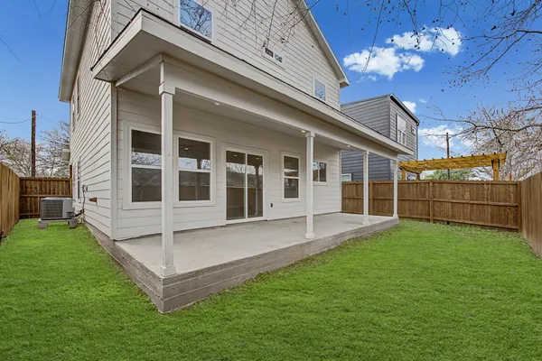 $1,900 | 803 4th Street, Lockhart, TX 78644