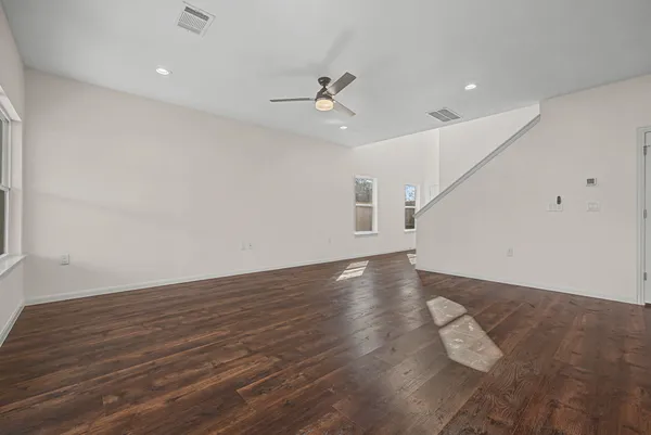 $1,900 | 803 4th Street, Lockhart, TX 78644