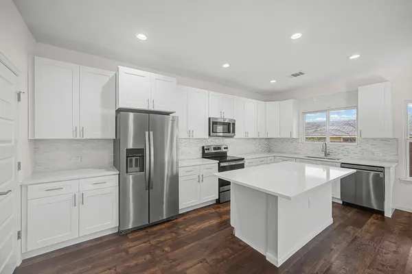 $1,900 | 803 4th Street, Lockhart, TX 78644