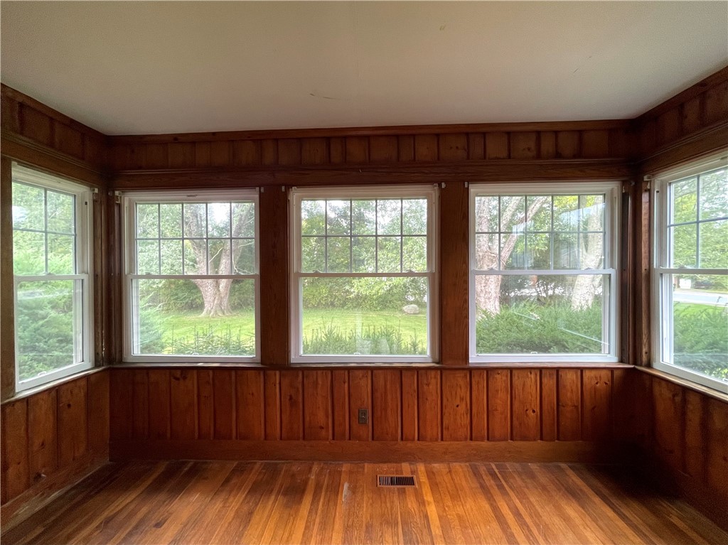 21 E Road, Unit 1 Tiverton, RI 02878 - Photo 7 of 18 Gallery Image 7