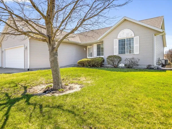 $215,000 | 518 Breezeway Drive, Pearl City, IL 61062