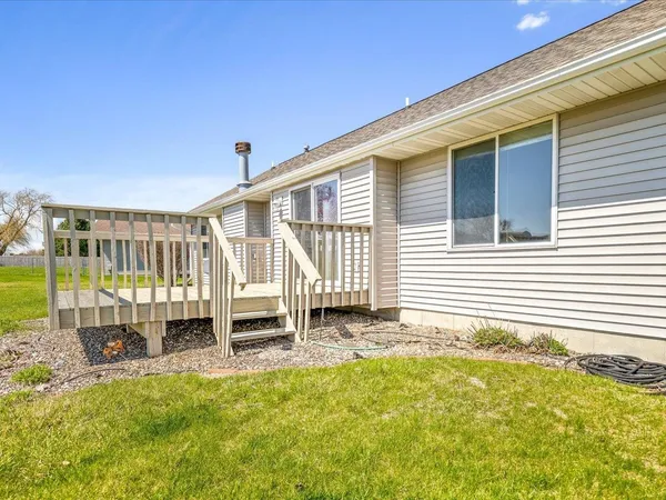$215,000 | 518 Breezeway Drive, Pearl City, IL 61062