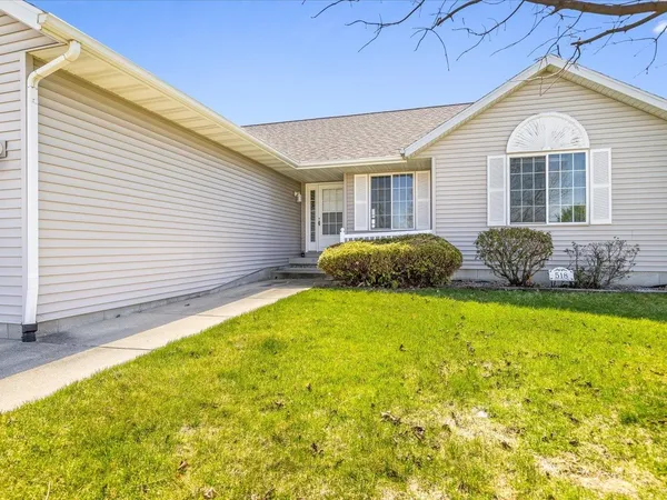 $215,000 | 518 Breezeway Drive, Pearl City, IL 61062