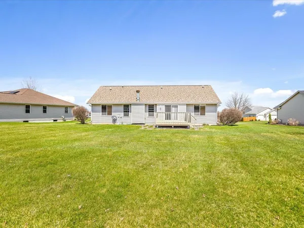 $215,000 | 518 Breezeway Drive, Pearl City, IL 61062