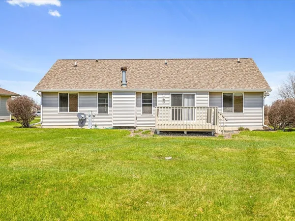 $215,000 | 518 Breezeway Drive, Pearl City, IL 61062