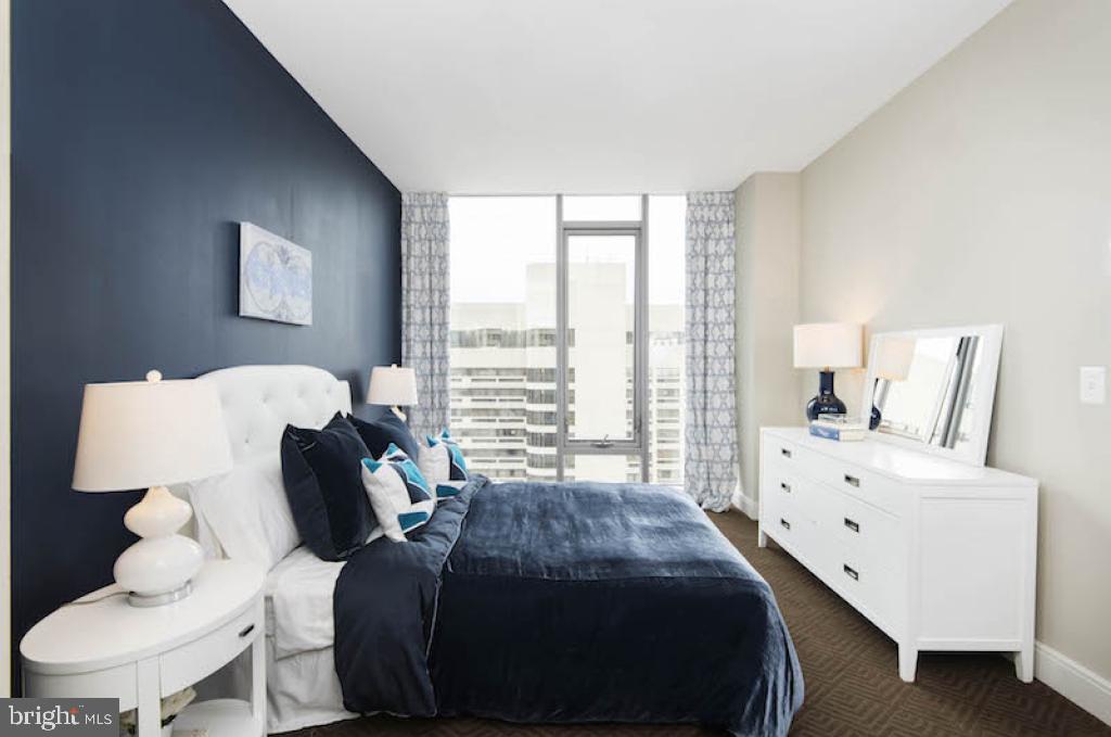 200 North 16th Street, Unit 1624 Philadelphia, PA 19102 - Photo 63 of 66 a spacious bedroom with a bed and a large window