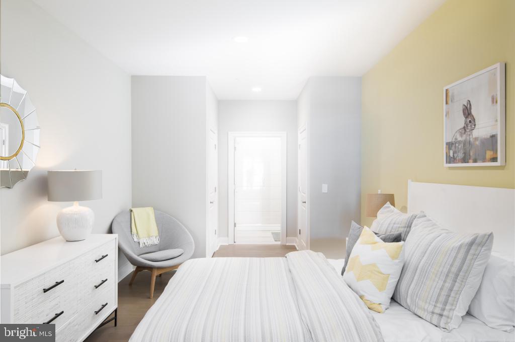 200 North 16th Street, Unit 1624 Philadelphia, PA 19102 - Photo 65 of 66 a bedroom with a bed and a painting on the wall