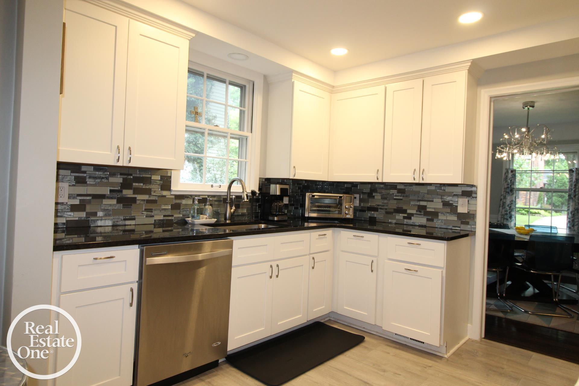 1337 Bishop Road Grosse Pointe, MI 48230 - Photo 9 of 52 50180881-0b737cda-8af3-441a-a71d-bbb7351e8572.JPG