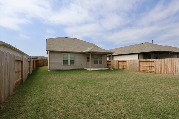 $2,600 | 15369 Dapple Blf Lane, Conroe, TX 77302